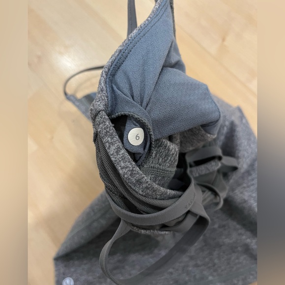 Lululemon tank - Picture 3 of 9